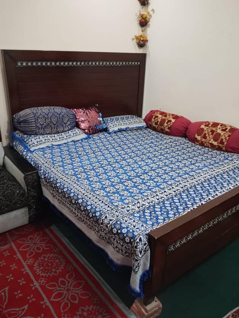 Double bed with metress 2