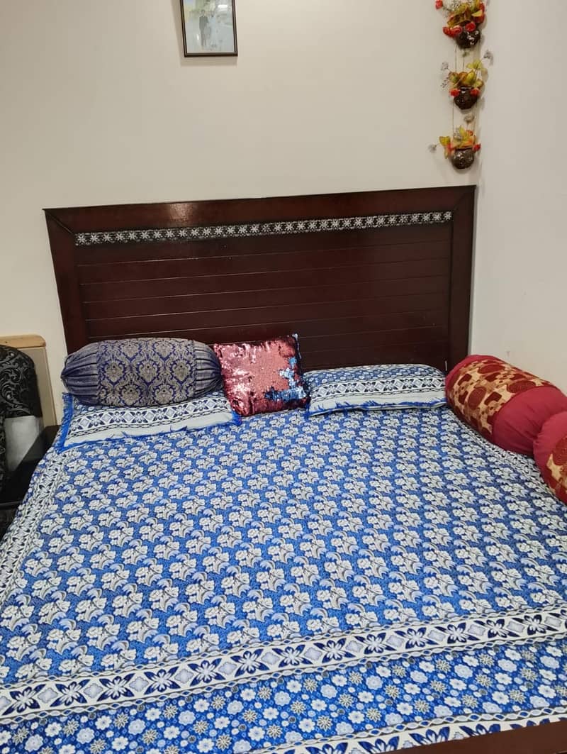 Double bed with metress 3