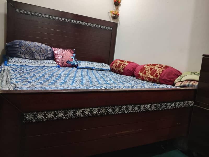 Double bed with metress 4
