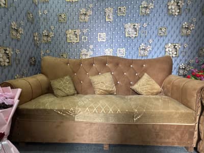 Comfortable sofa with 6 cushions
