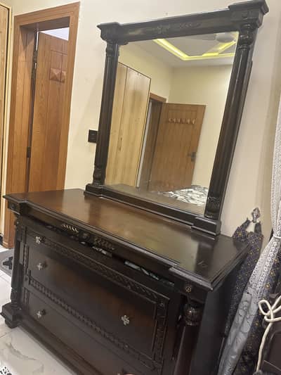 Dressing table