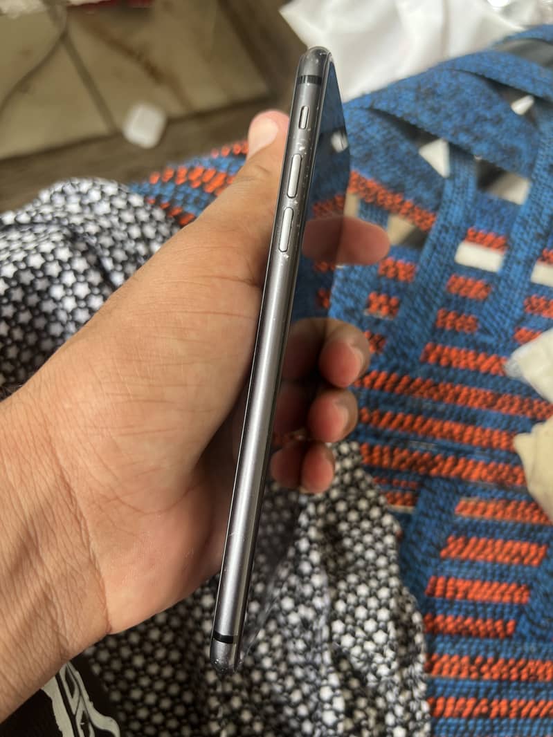 Apple iPhone 8 Plus 0