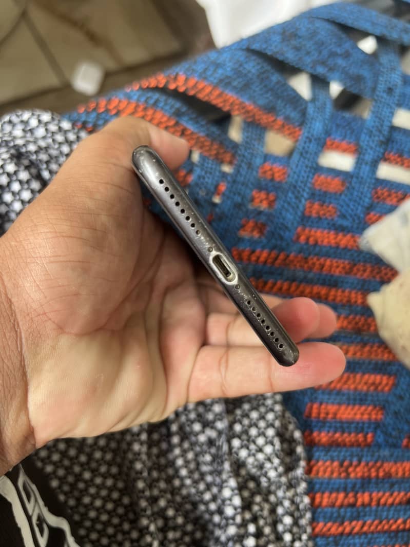 Apple iPhone 8 Plus 4
