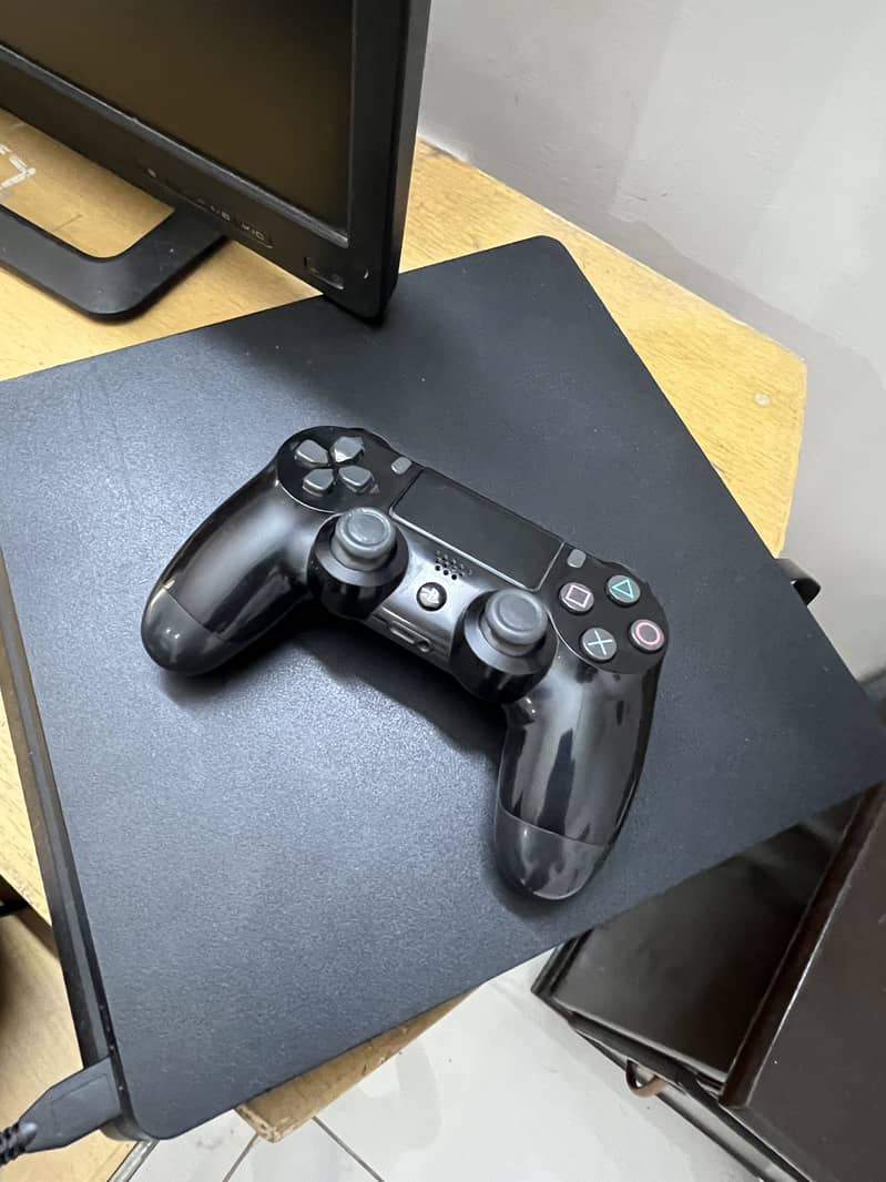 Ps4 slim 1