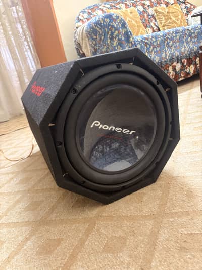 Complete car sound system (Amp,Base tube,Door speakers)