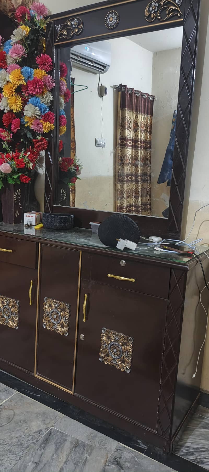 king size bed +2 side table + dressing 4