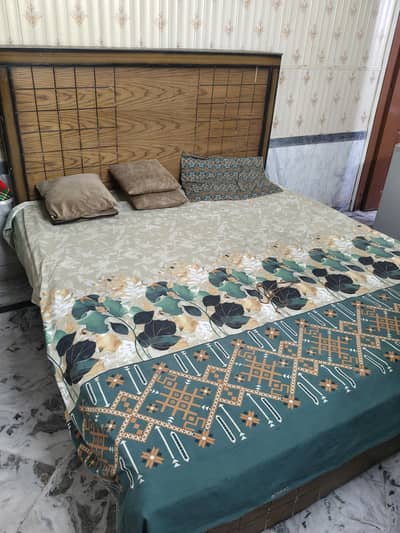 Bed set with side table & dressing table