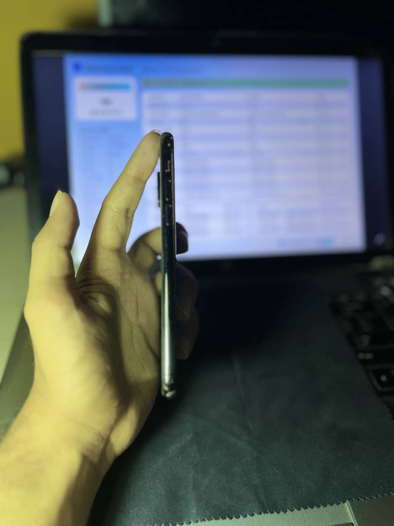 iPhone XS 3