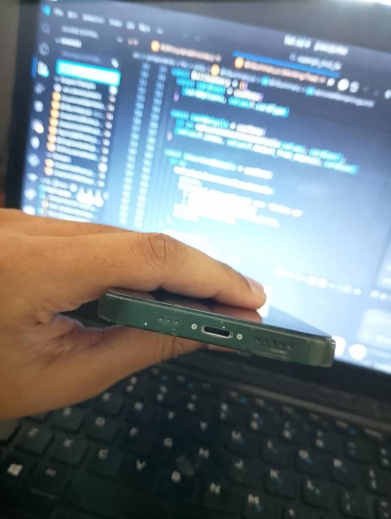 Apple iPhone 13 5
