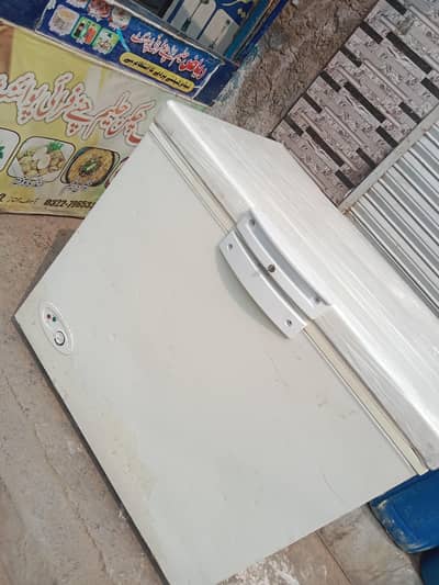 waves deep freezer genuine gas sgle door tradition 10 by 10 condition