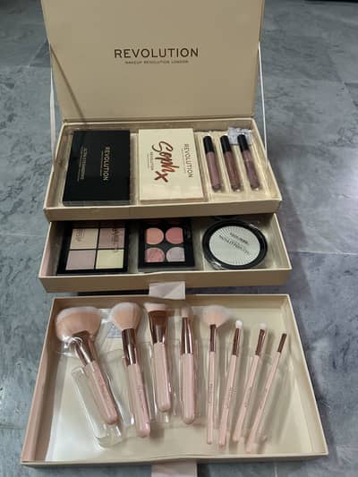 Revolution makeup London new condition