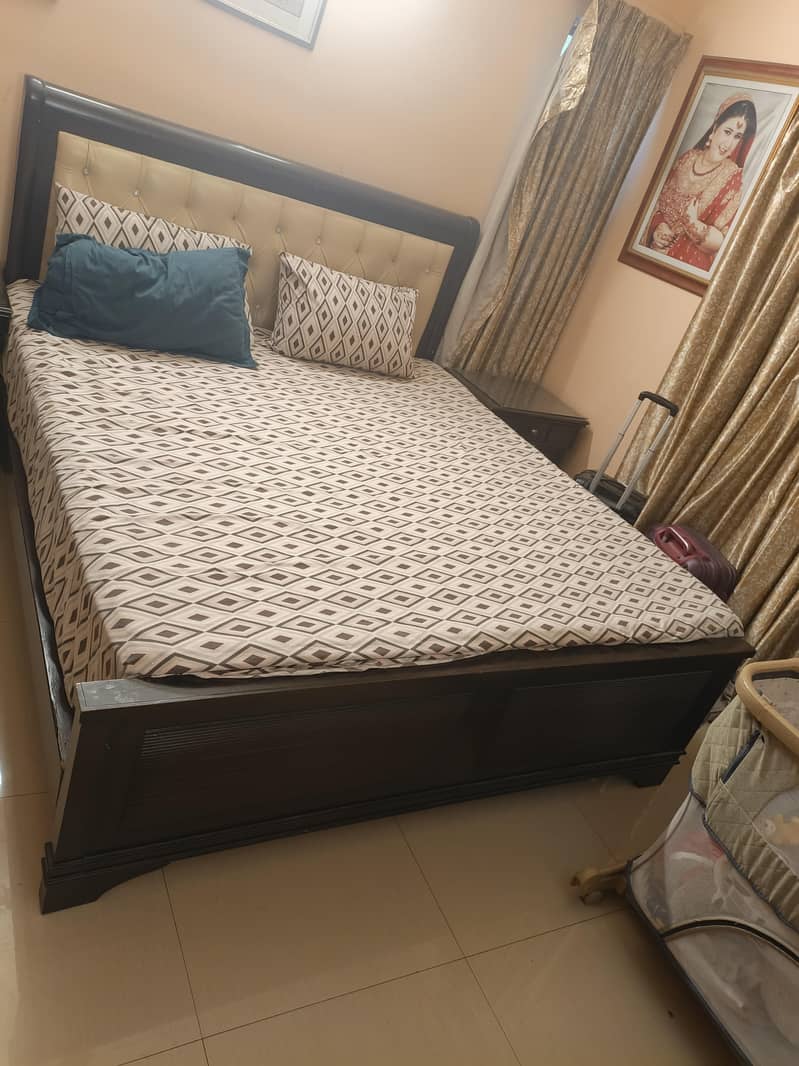 King size bed 1
