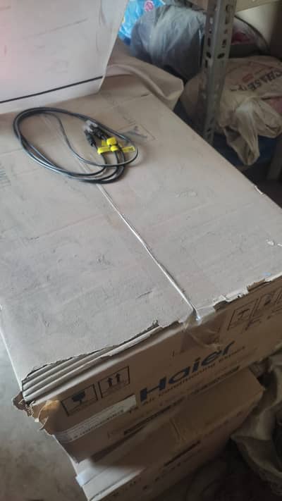 Box pack 1 ton Inverter haier urgent sell