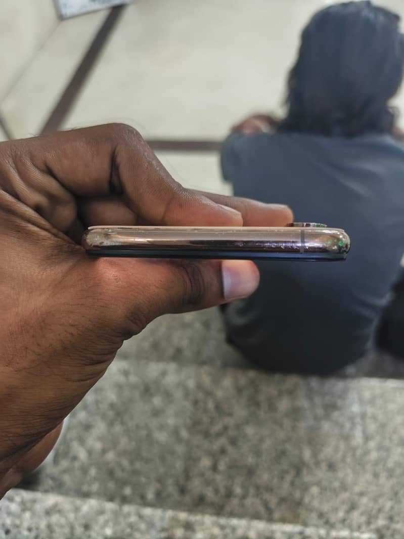 iphone xs max 4