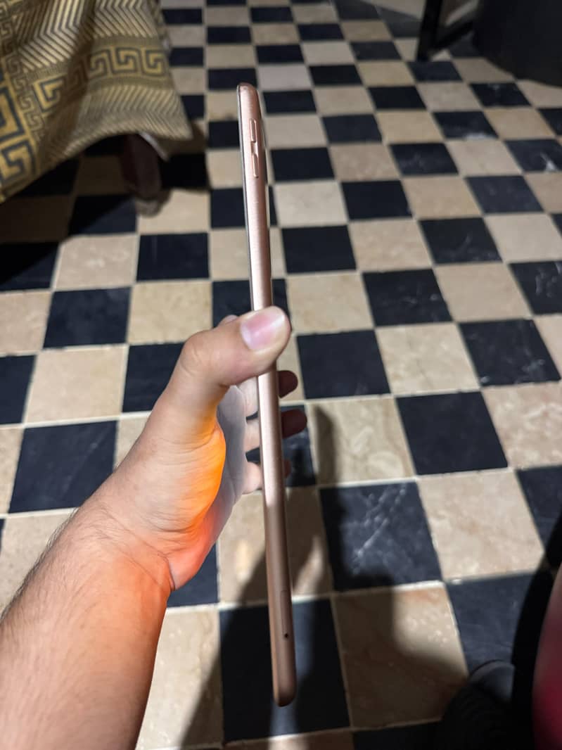 iPad 6th Generation (2018) 5