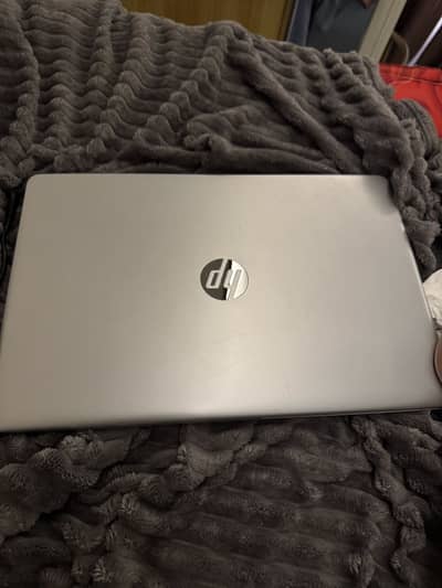 Hp laptop - core i5 - 8 generation - 8 gb/128gb - graphic card