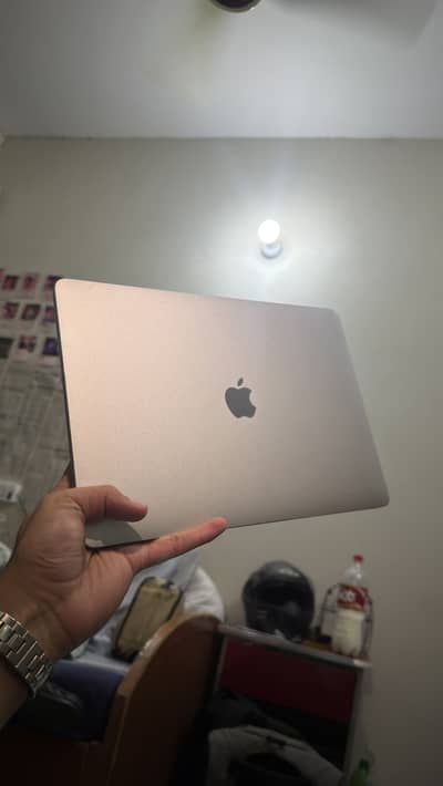 Macbook pro 2020 i5 13 inch 16/512