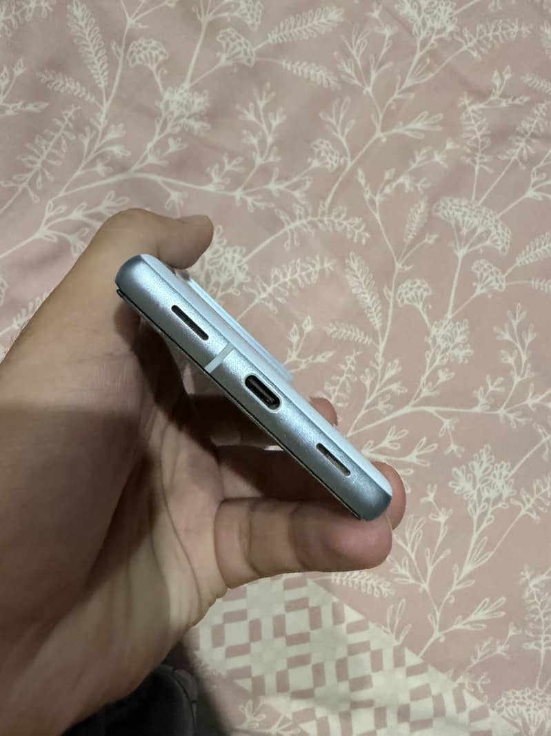 Google Pixel 7a 5