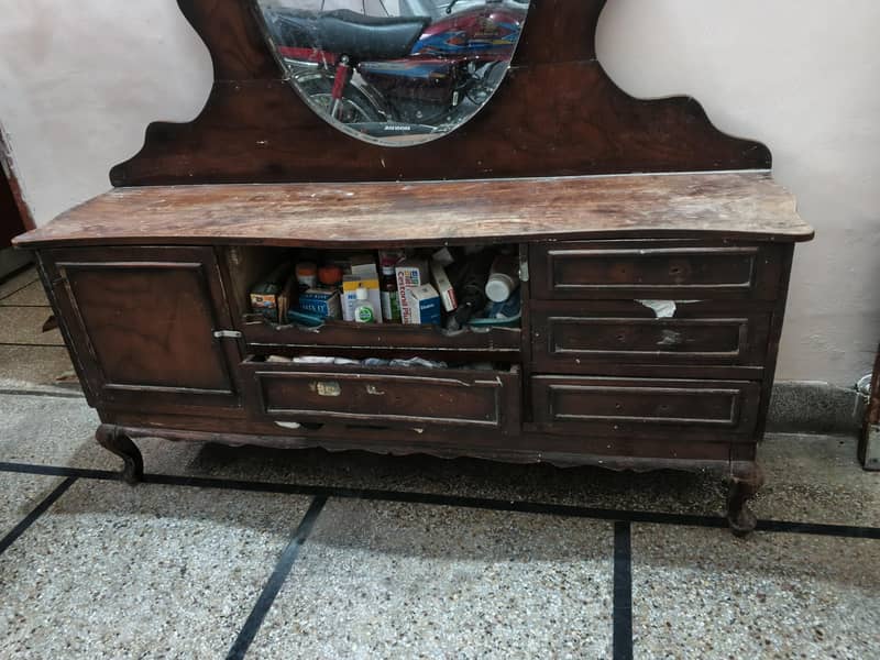 showcase and dressing table 0