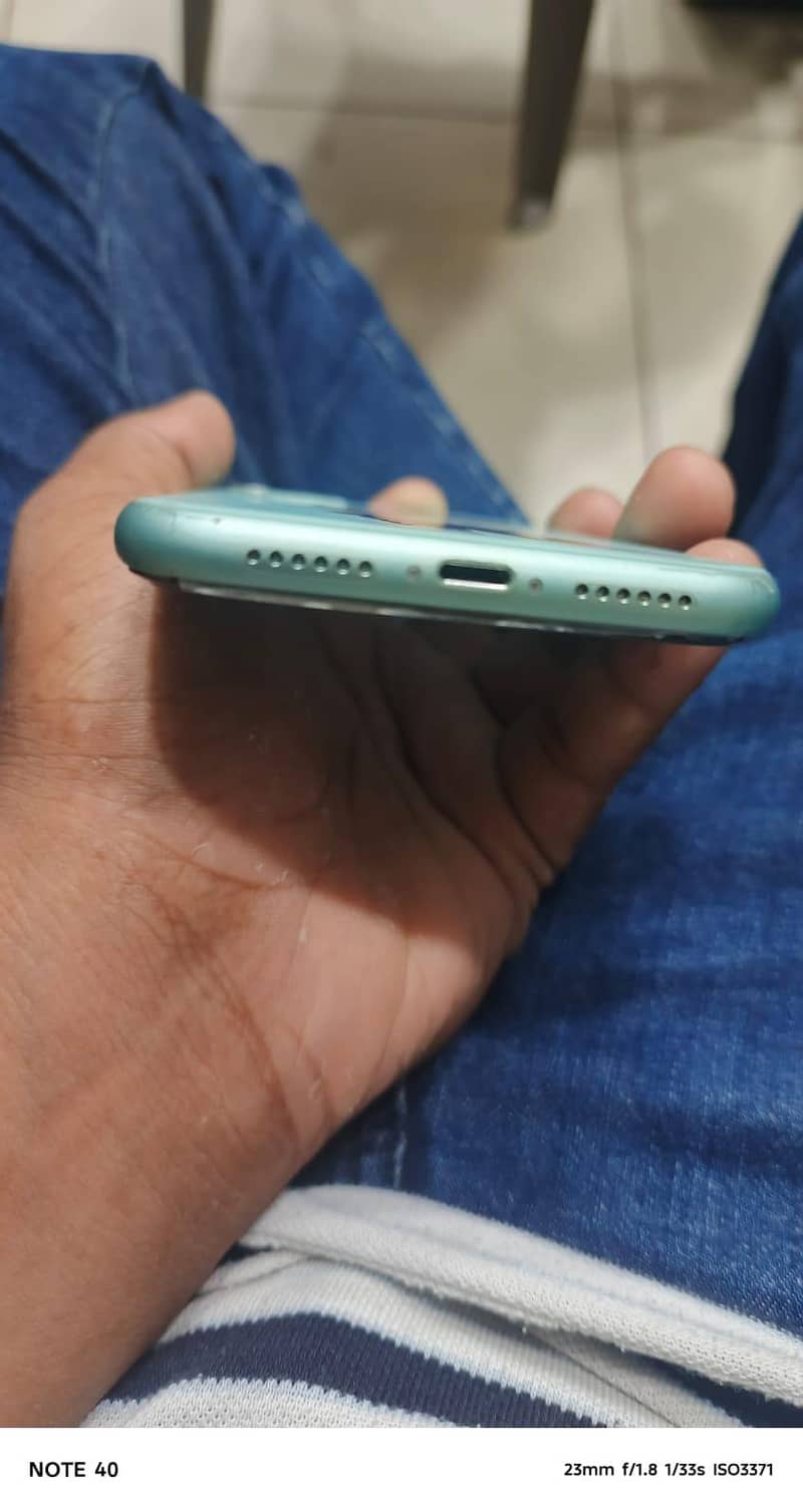 Apple iPhone 11 3