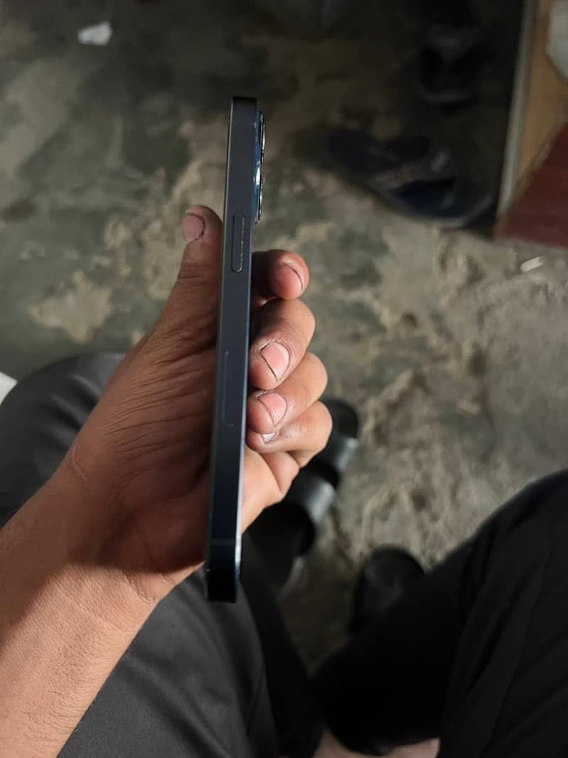 Apple iPhone 13 4