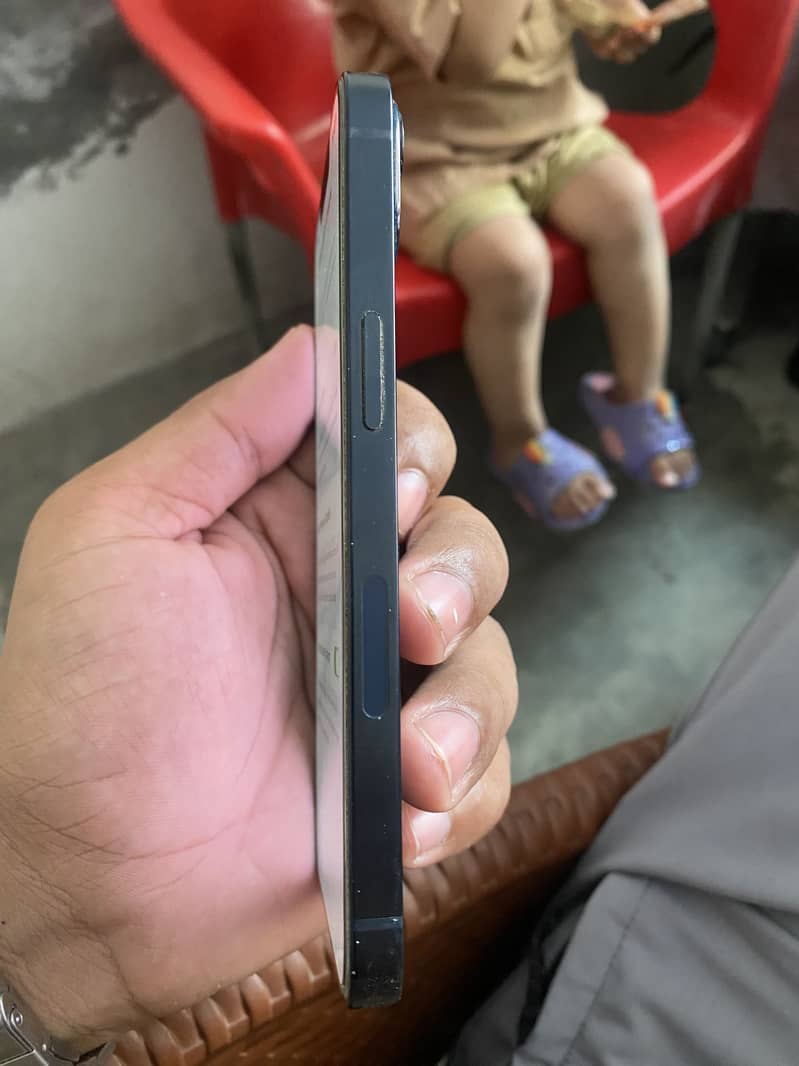 Apple iPhone 13 6