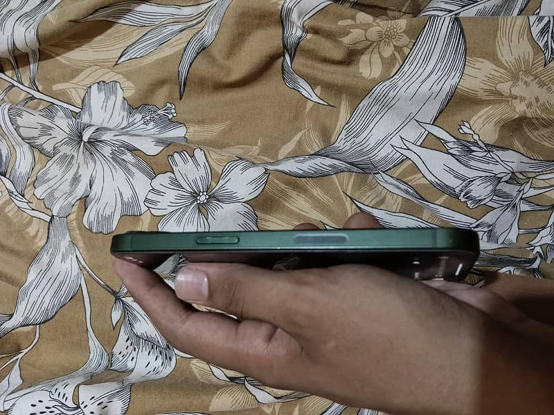 Apple iPhone 13 3