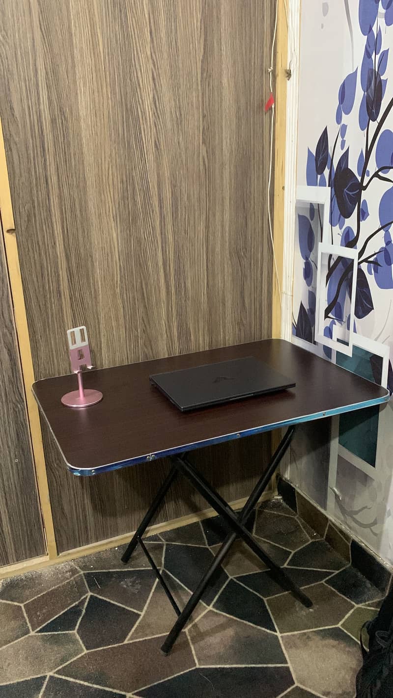 Laptop Table 0