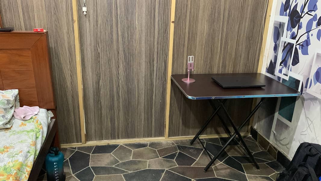 Laptop Table 1