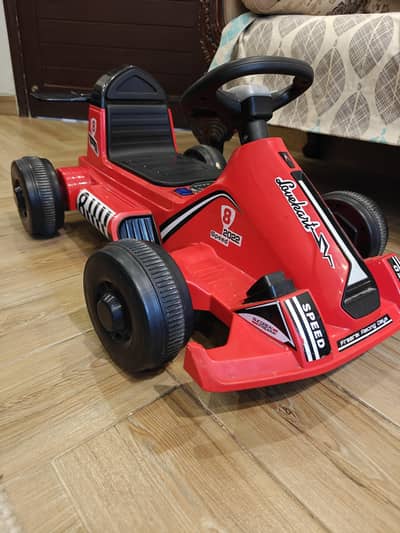 Kids Ride-On racing car (excellent condition) 9.5/10