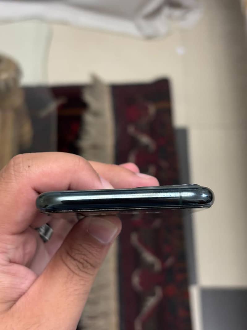 Apple iPhone 11 Pro 4