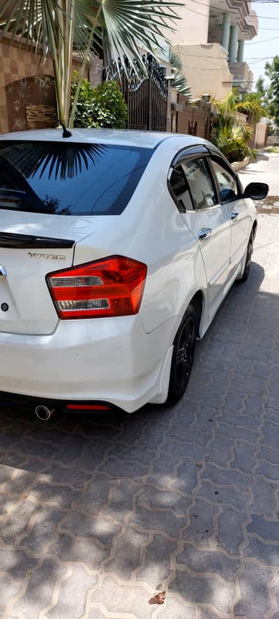 Honda City 2018 model Only 70000 Driven Bumper to Bumper genuine.