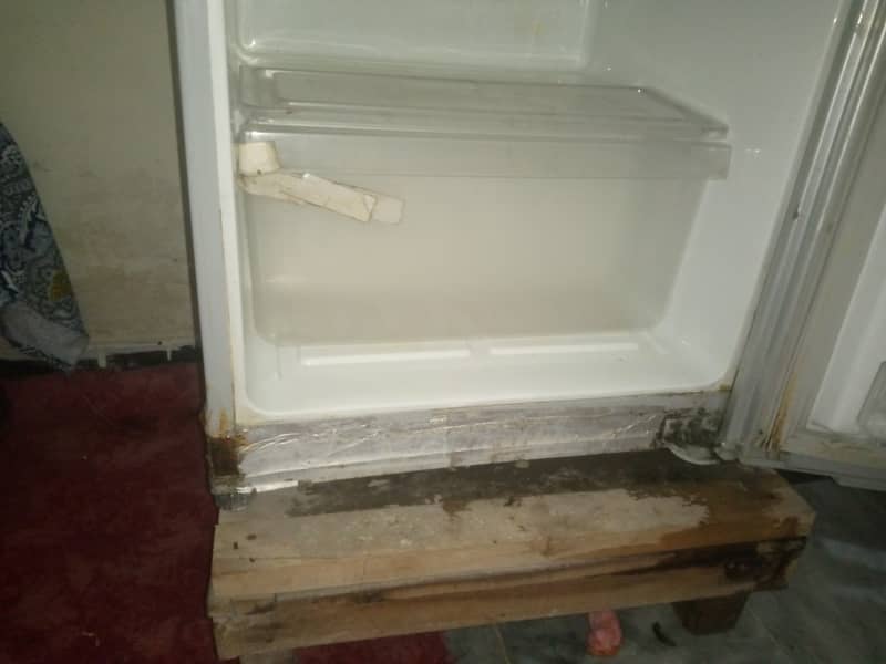 PELL REFRIGERATOR 1