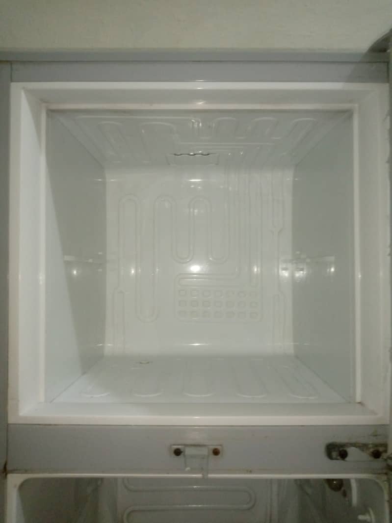 PELL REFRIGERATOR 7