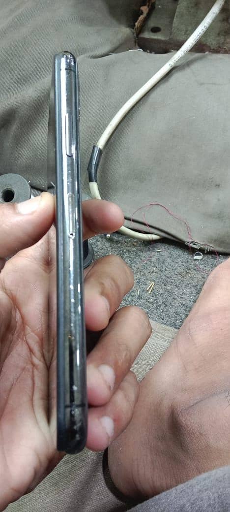 Apple iPhone X 3