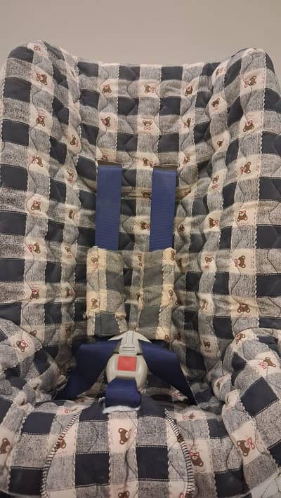 condition 8/10 car seat for kids urgent sale