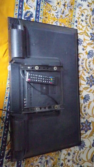 LCD bilkul new hai