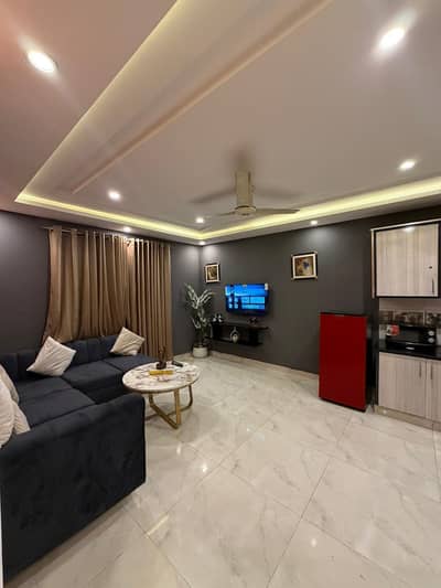 Royal luxury 1 bed short stay apartment behria town Lahore 03001894380