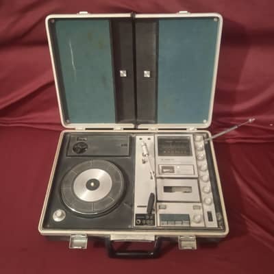 Vintage SANYO Solid State Music Centre