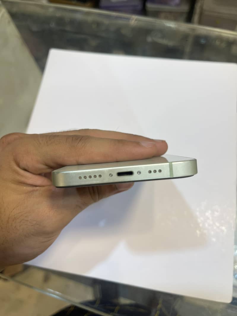 Apple iPhone 12 3