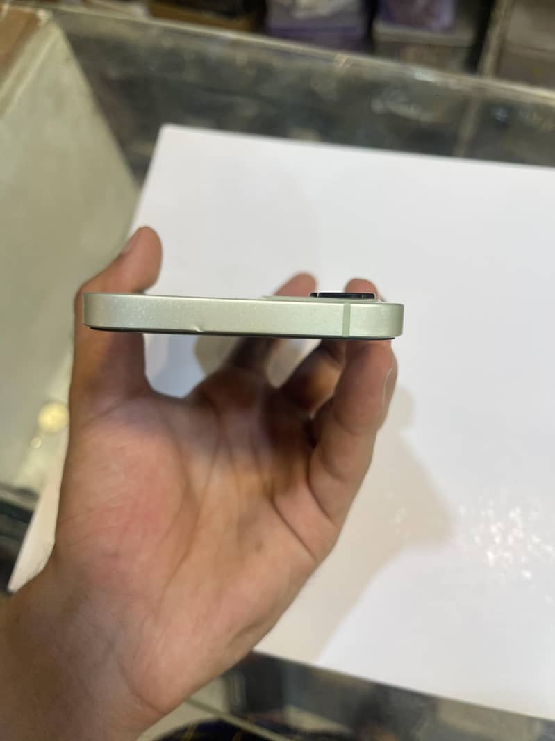 Apple iPhone 12 4