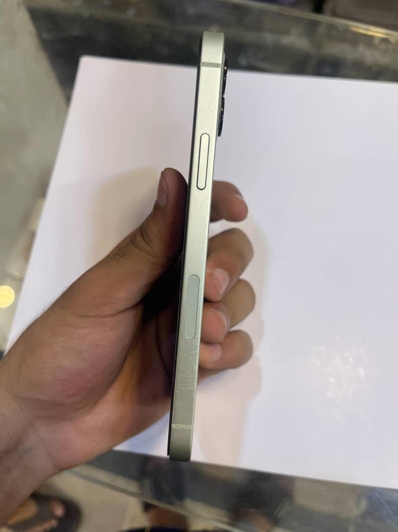 Apple iPhone 12 6