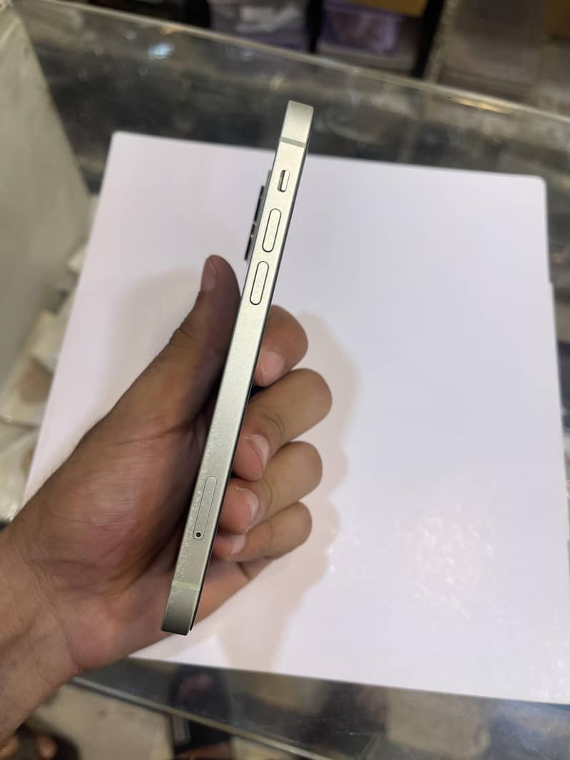 Apple iPhone 12 7