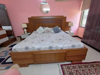 bed + side tables and dressing table