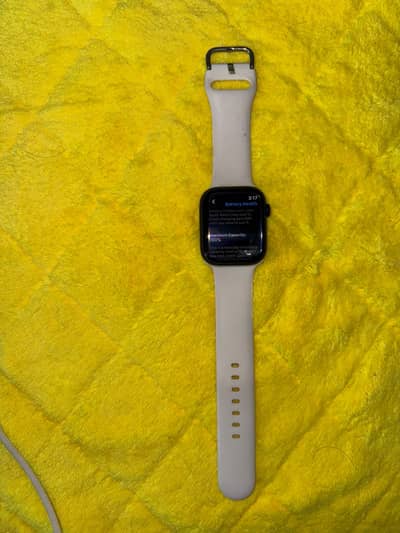 Apple Watch Series 8 – 45mm Black | 10/10 Condition