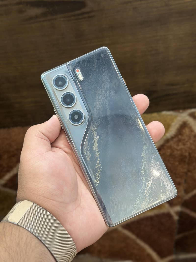 Tecno CAMON 40 1