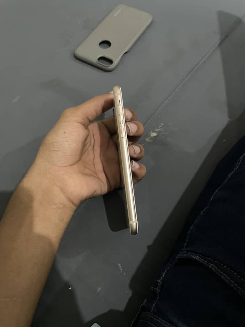 Apple iPhone 8 3