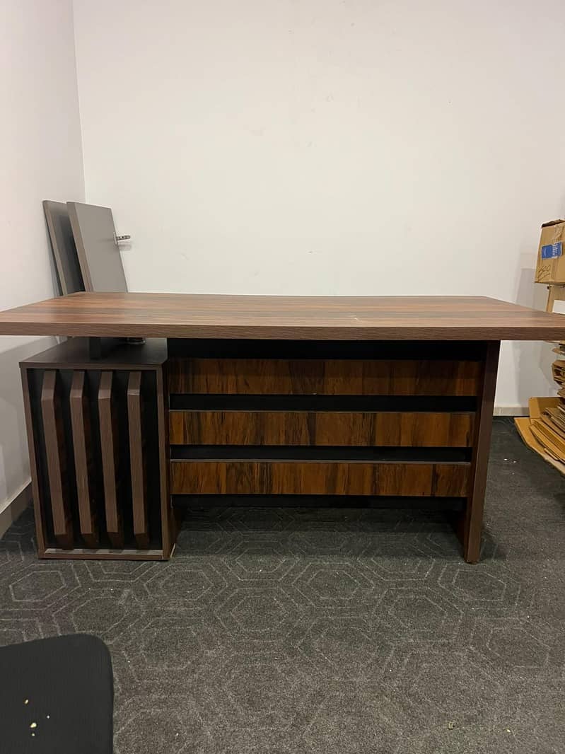 Boss Table 0