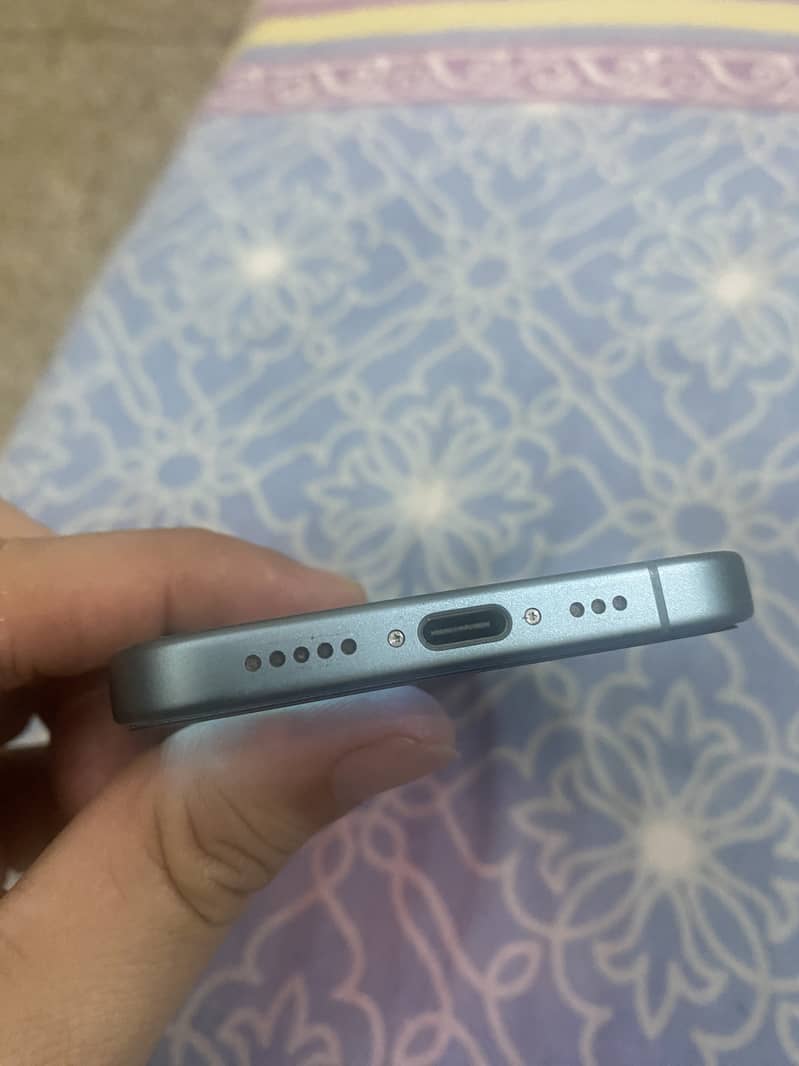 Apple iPhone 16 2