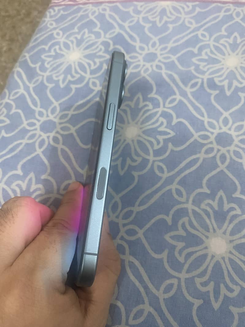 Apple iPhone 16 3